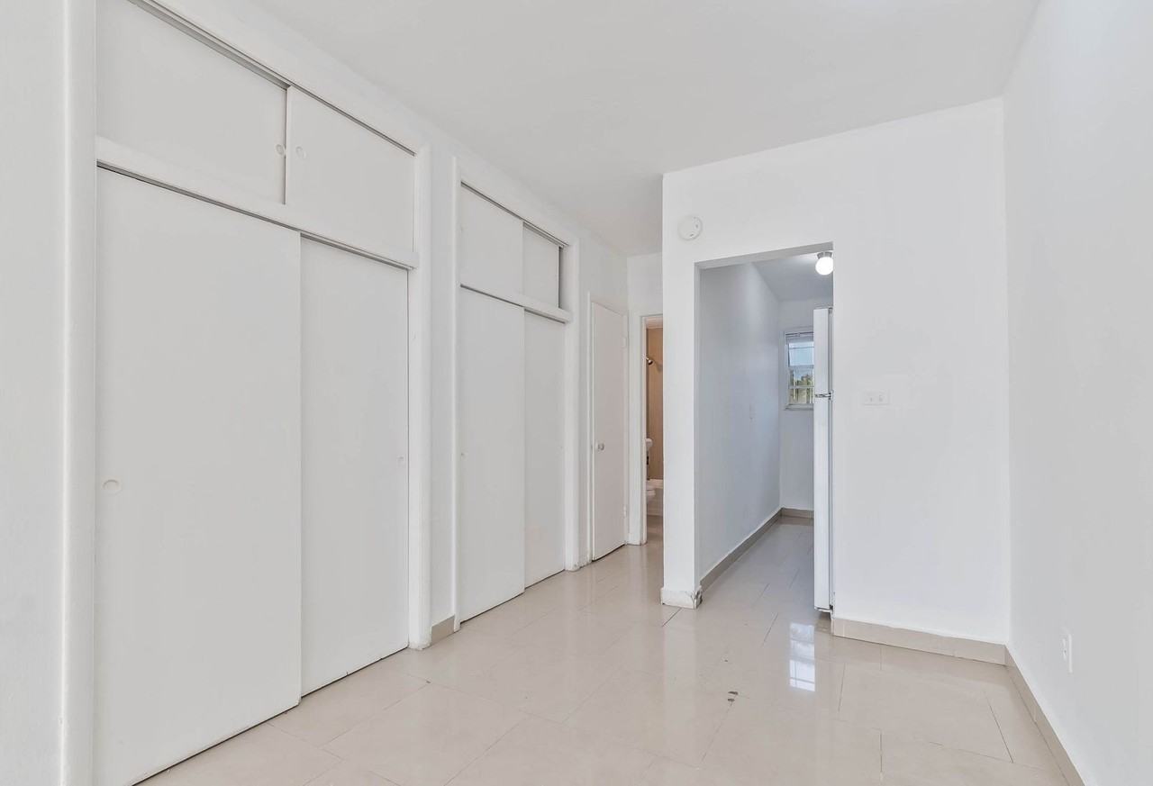 1685 Jefferson - Photo 3 of 20