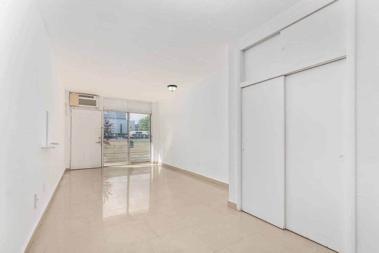 1685 Jefferson - Photo 5 of 20