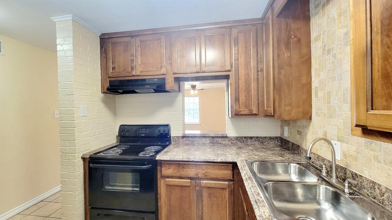 Texas St 1220 - Photo 3 of 14