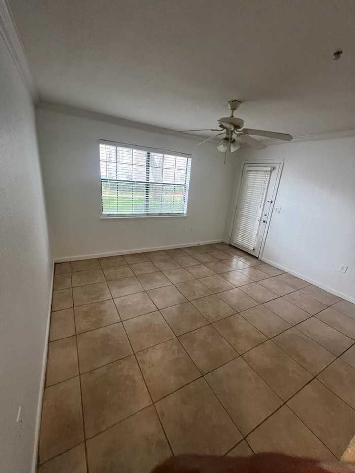 805 Boardwalk Dr - Photo 4 of 15