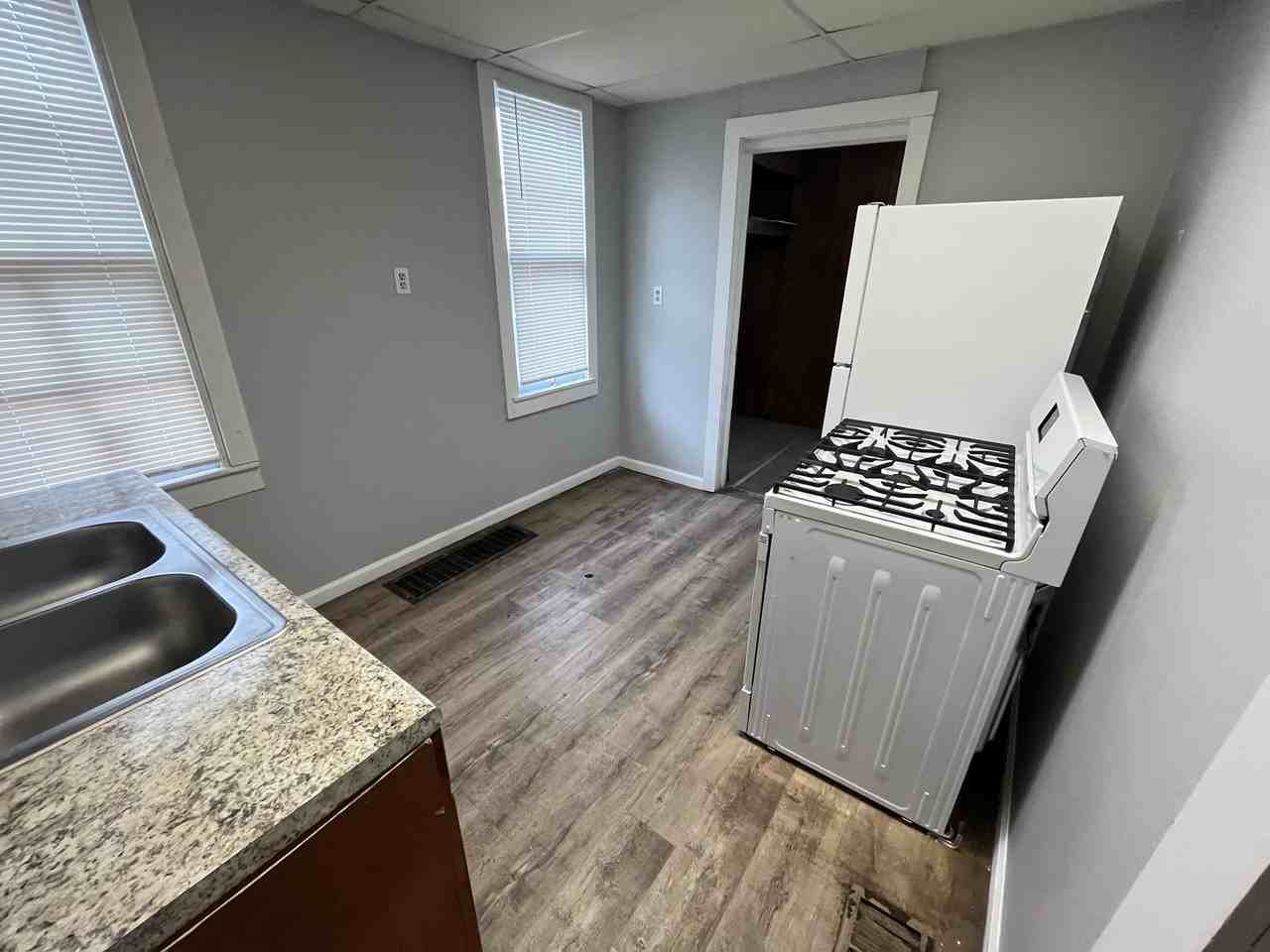 507 Plum St - Photo 4 of 9