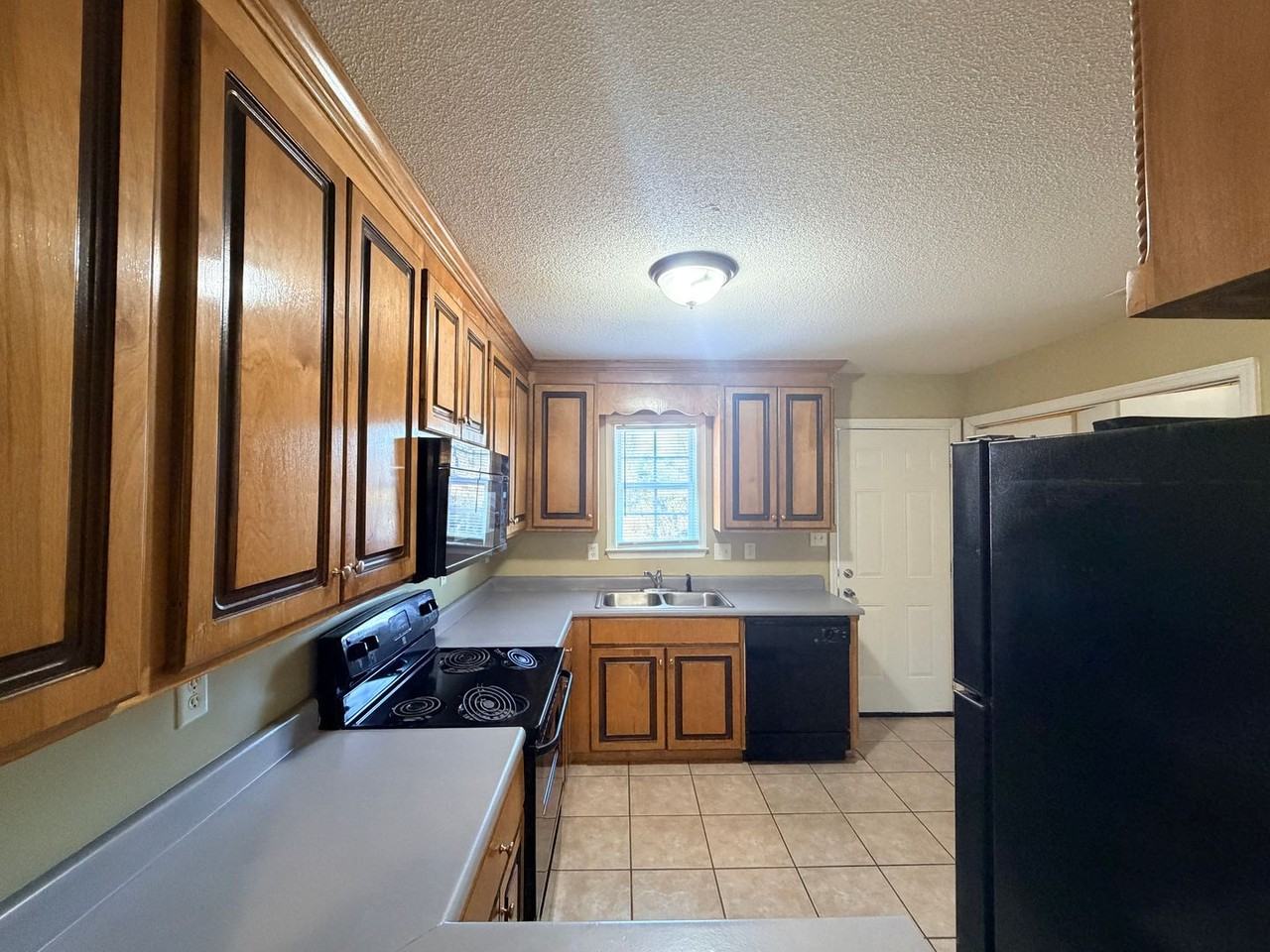 2709 Pineview Dr #A - Photo 5 of 24