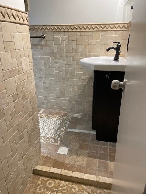 Queen St W & Beaconsfield Ave - Photo 5 of 18