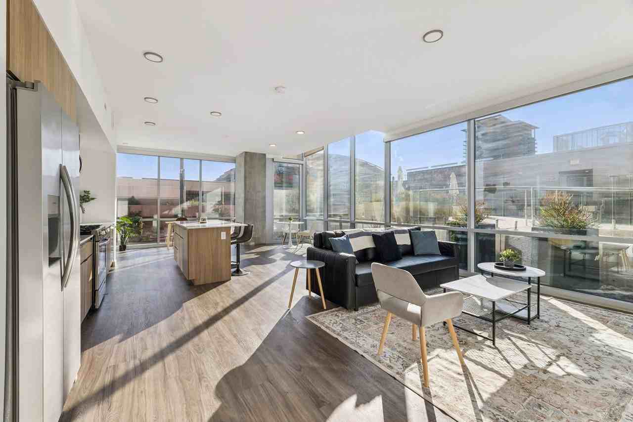 222 E Jefferson St #1369268P - Photo 2 of 50