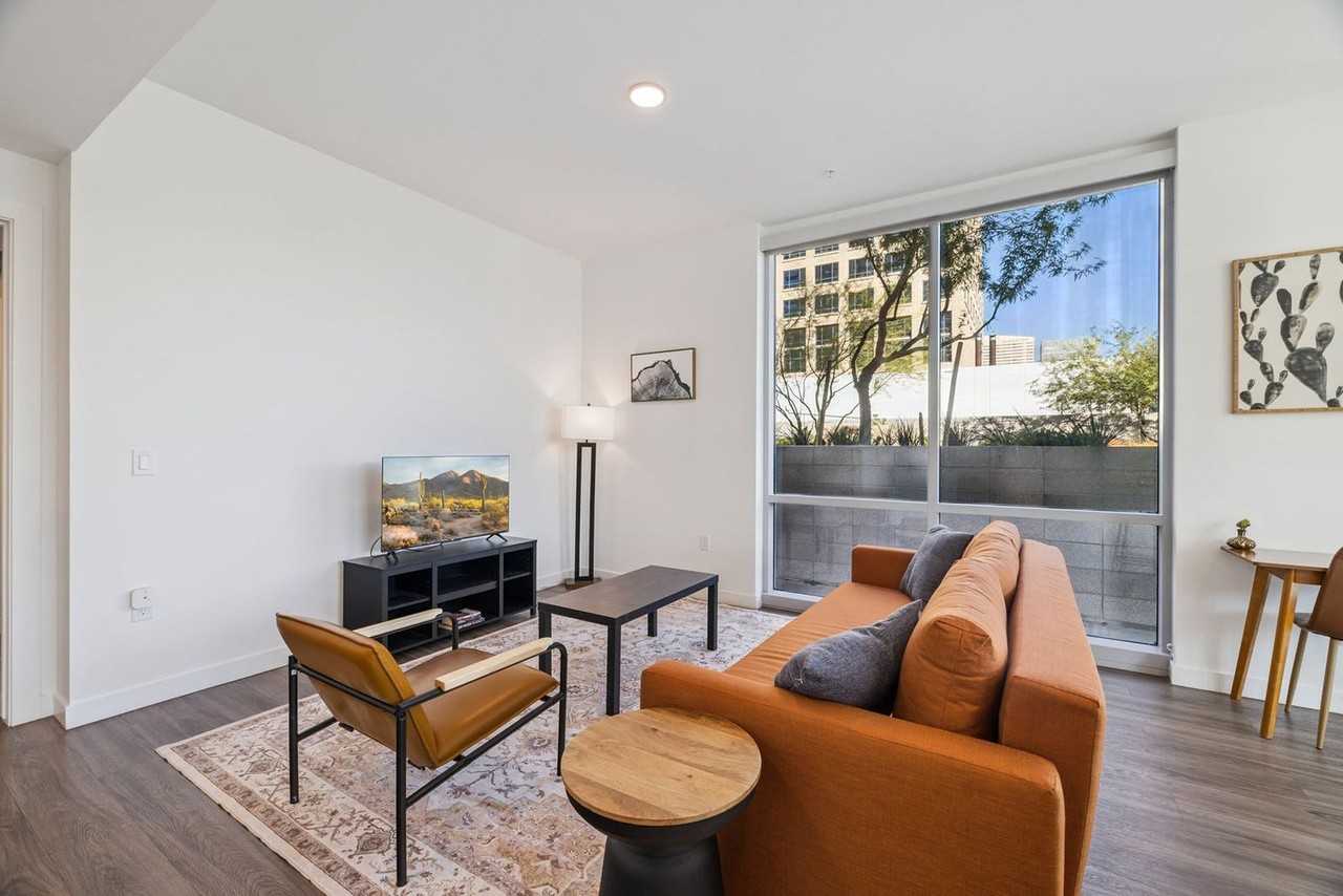 222 E Jefferson St #1369268P - Photo 7 of 50