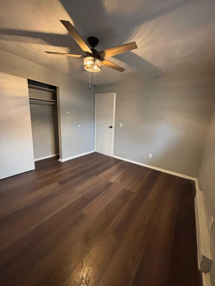 759 West Locust Street - Photo 2 of 8