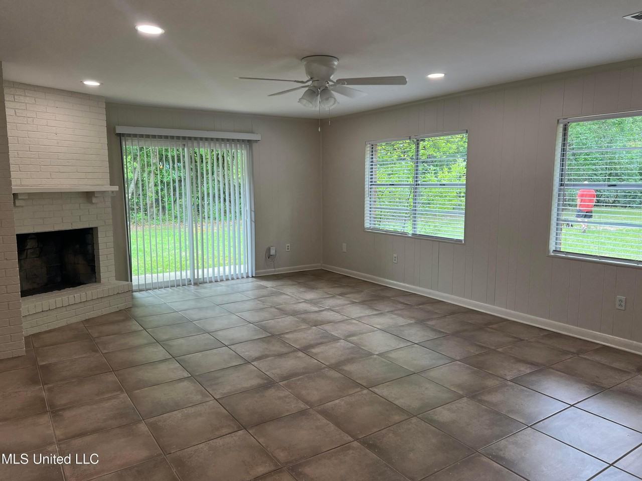 404 Hanley Rd - Photo 5 of 13