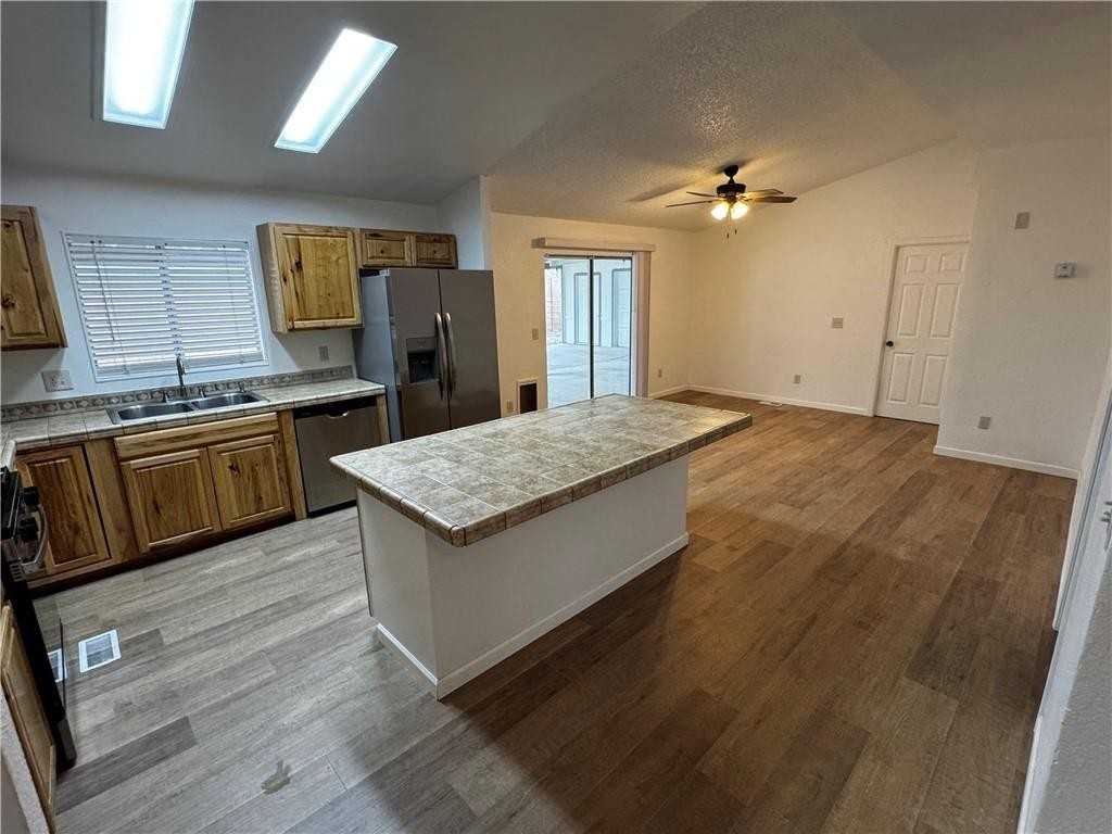 1103 Copper Dr - Photo 2 of 41