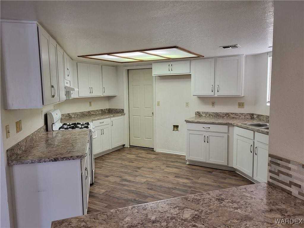 2864 Country Club Dr - Photo 2 of 16