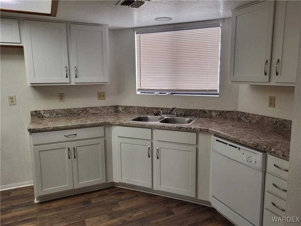 2864 Country Club Dr - Photo 3 of 16