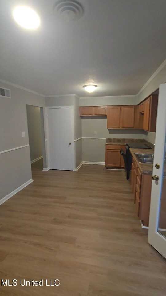 1650 Hickory Dr - Photo 2 of 13