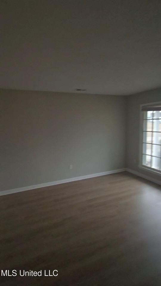 1650 Hickory Dr - Photo 4 of 13