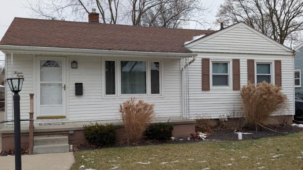 1381 Junior Dr - Photo 2 of 2