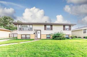 featured image of 3136 Lois Pl