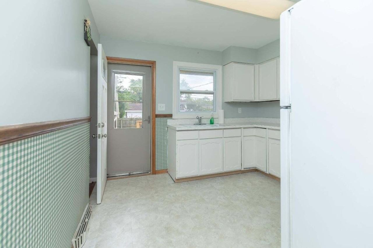 3136 Lois Pl - Photo 7 of 21