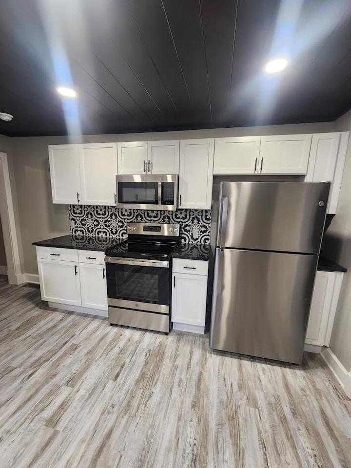 1022 N Tuxedo St - Photo 3 of 11