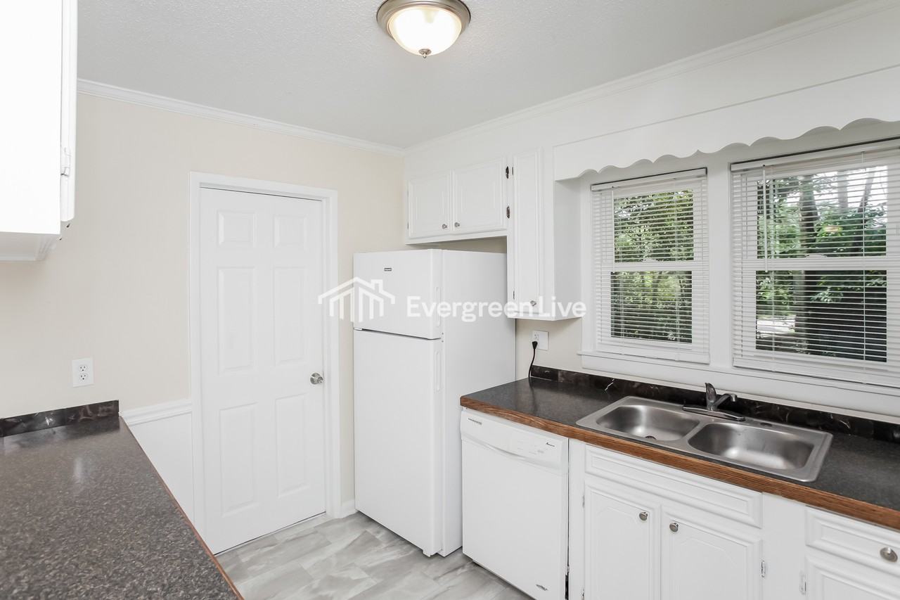 770 Delverton Rd - Photo 5 of 16