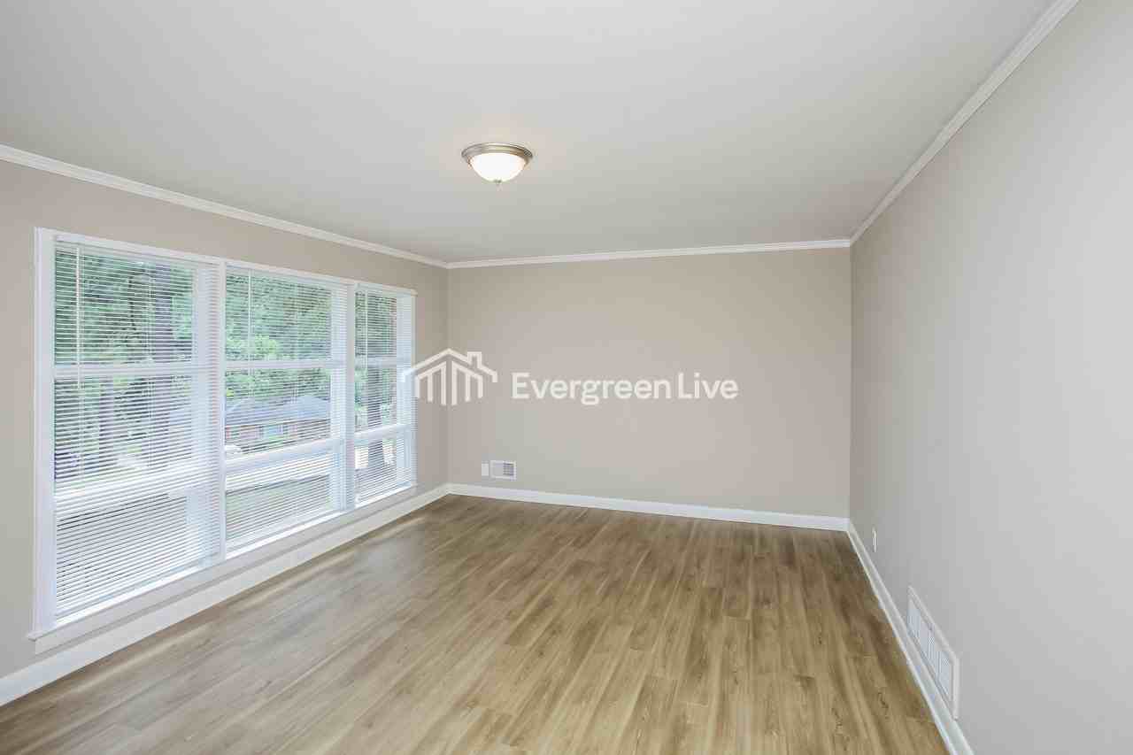 770 Delverton Rd - Photo 3 of 16
