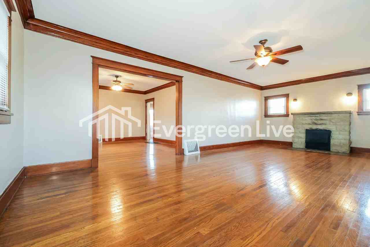 1420 S 33rd St - Photo 3 of 15