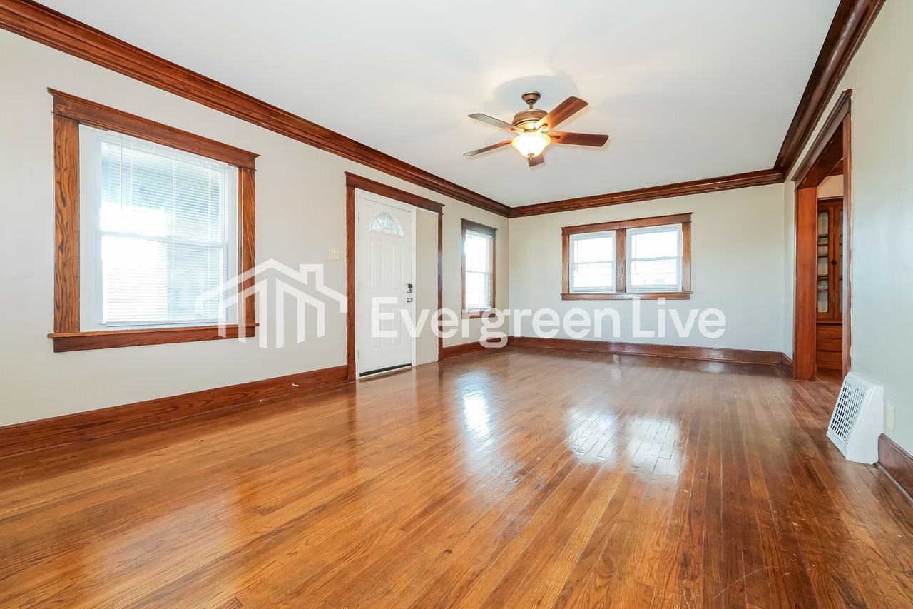 1420 S 33rd St - Photo 4 of 15