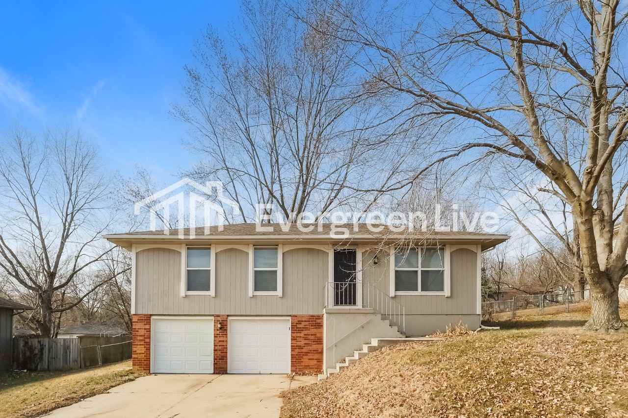 1109 Ne 9th Street Ter - Photo 2 of 16