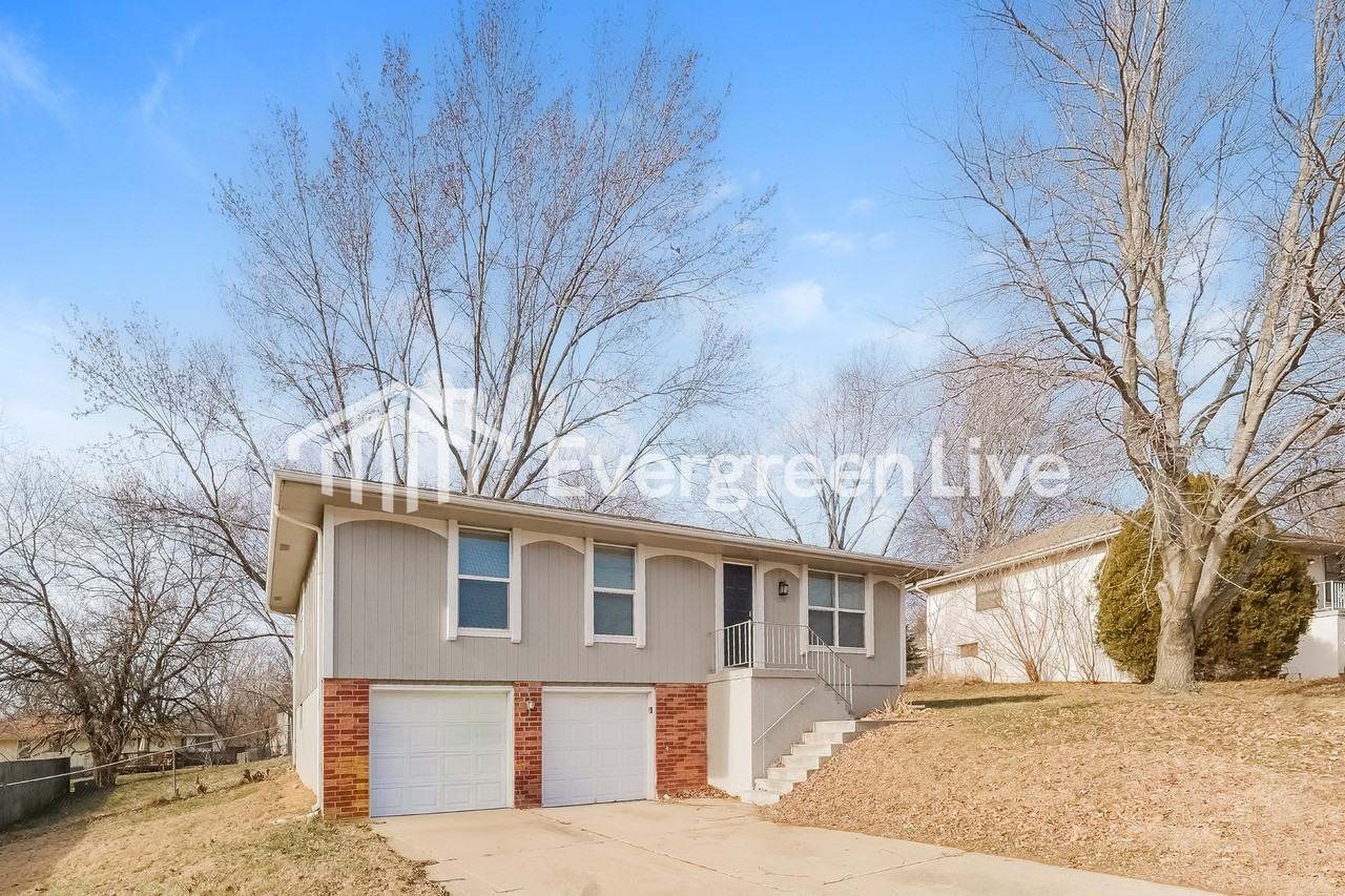 1109 Ne 9th Street Ter - Photo 3 of 16