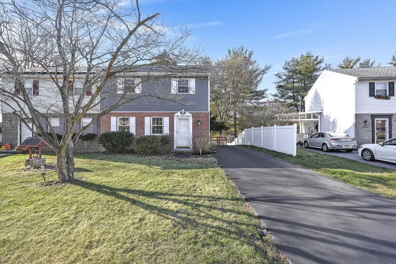 412 Larkspur Loop - Photo 2 of 28