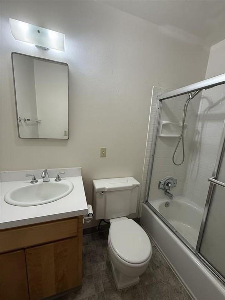 163 Ne Lincoln Ct - Photo 5 of 11