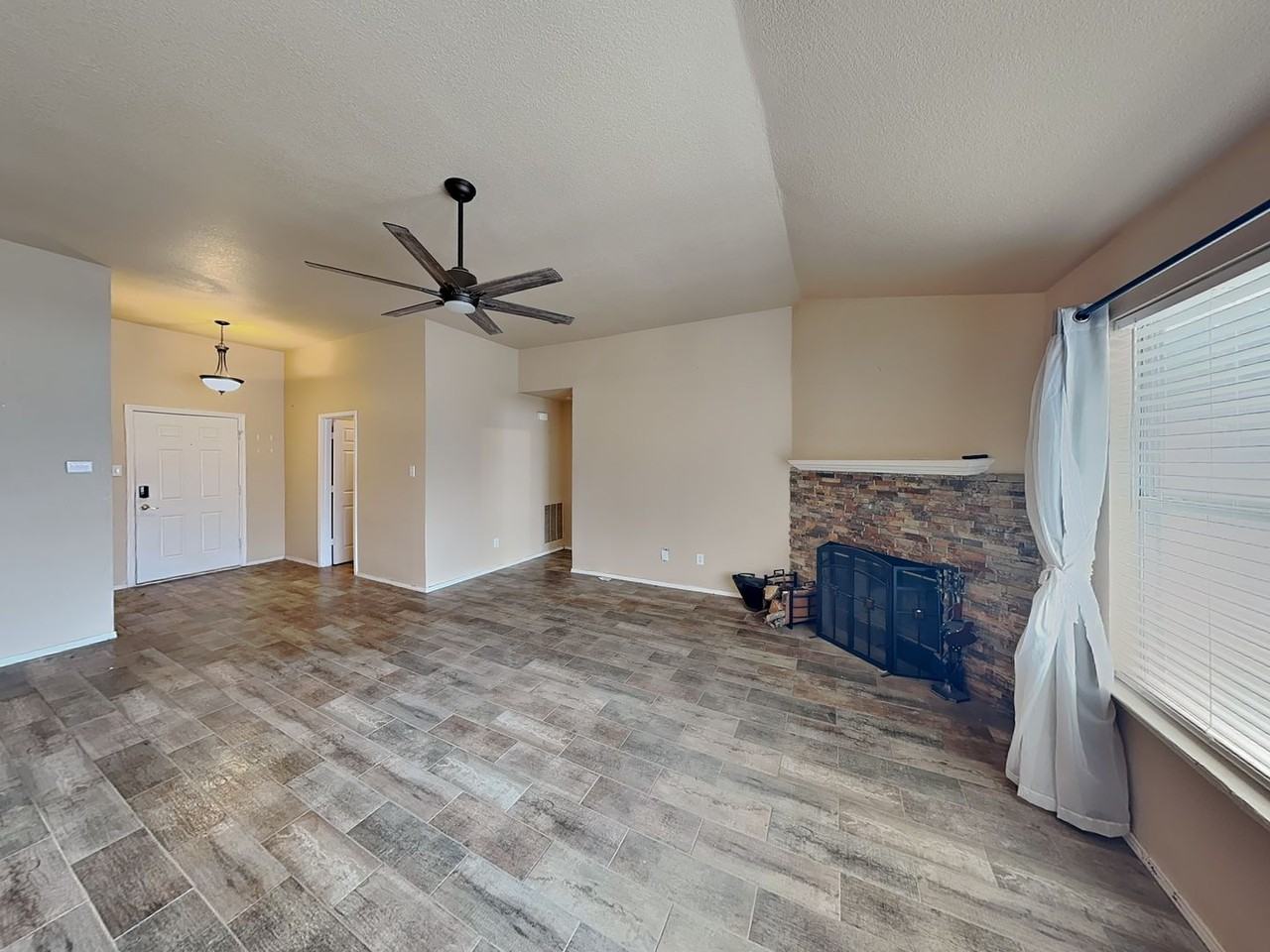 916 Silver Streak Dr - Photo 4 of 16