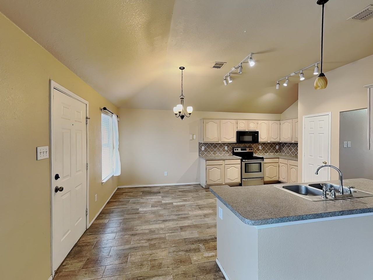 916 Silver Streak Dr - Photo 5 of 16