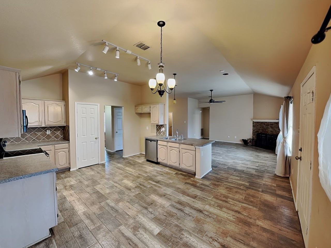 916 Silver Streak Dr - Photo 7 of 16