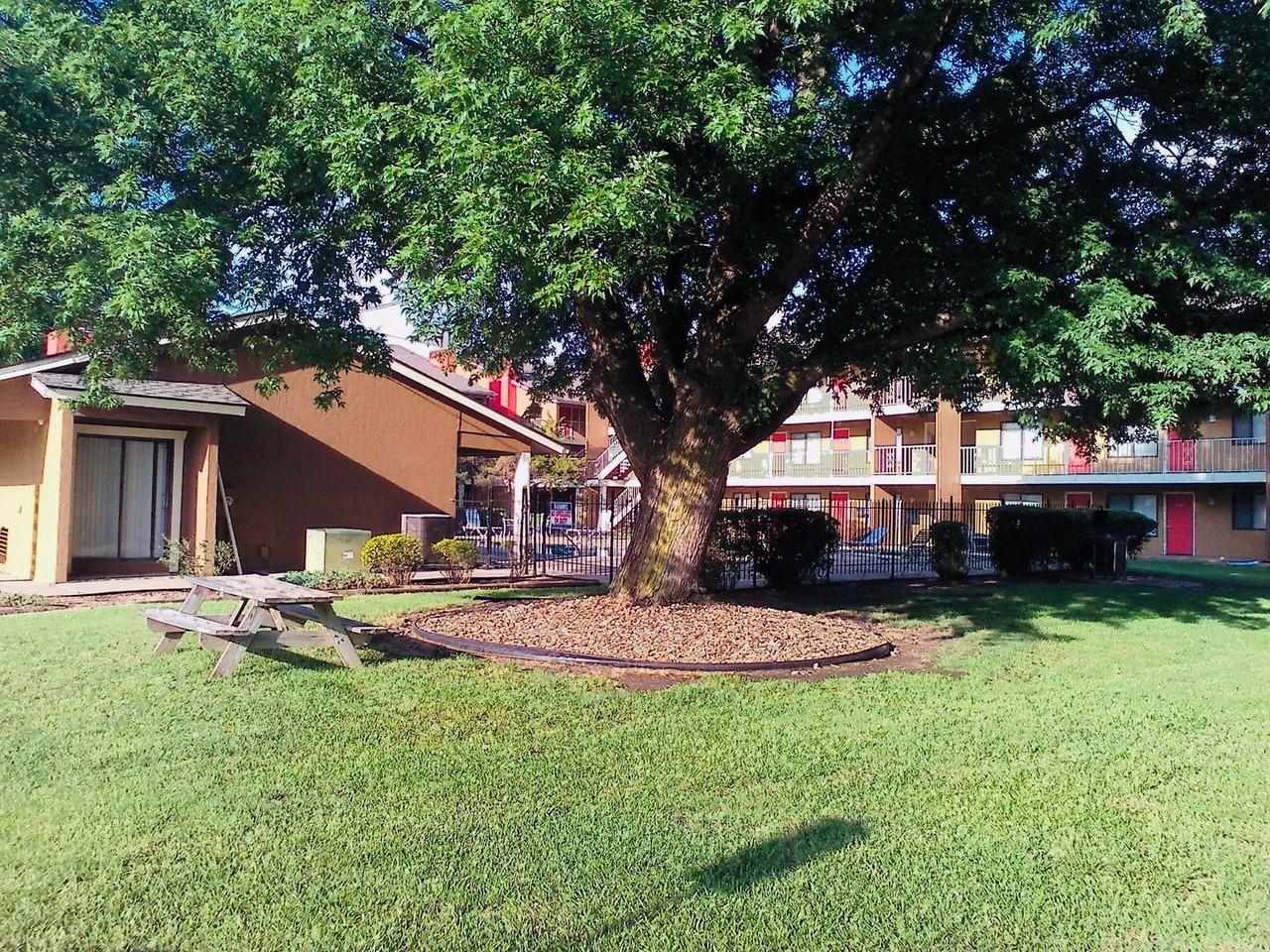 Cedar Lakes Apartments - Photo 2 of 4