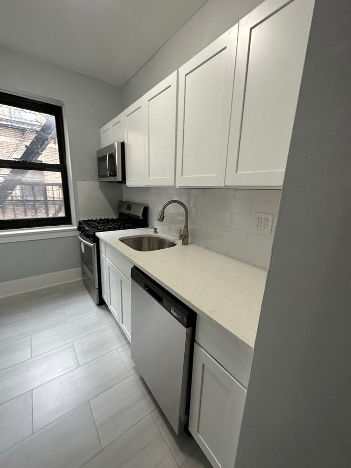 Palisades Towers - Photo 5 of 39