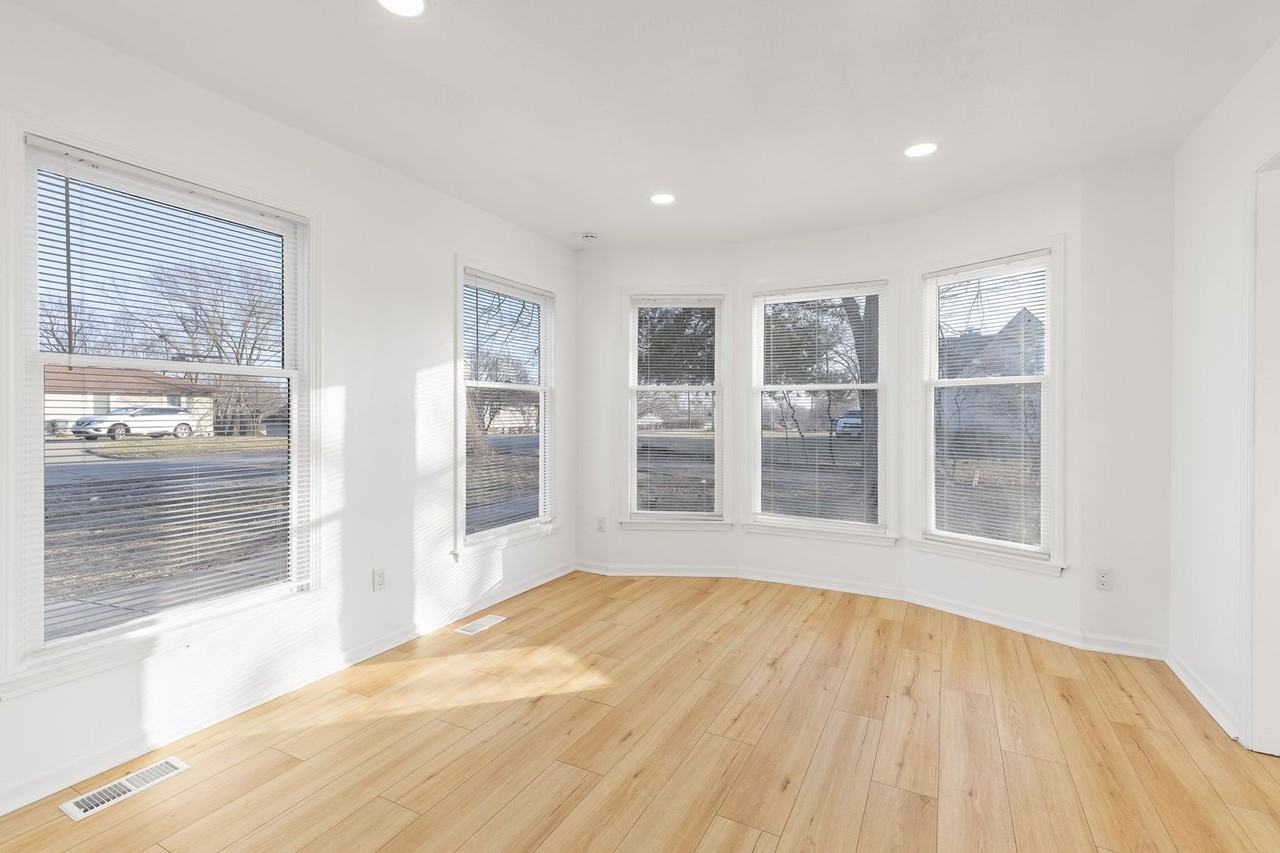 7014 N Brookside Rd - Photo 4 of 46