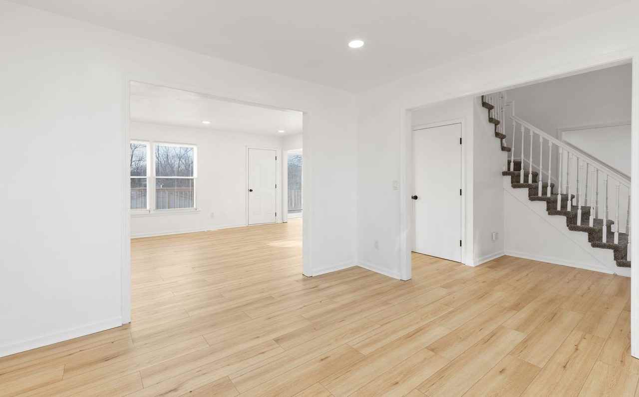 7014 N Brookside Rd - Photo 5 of 46