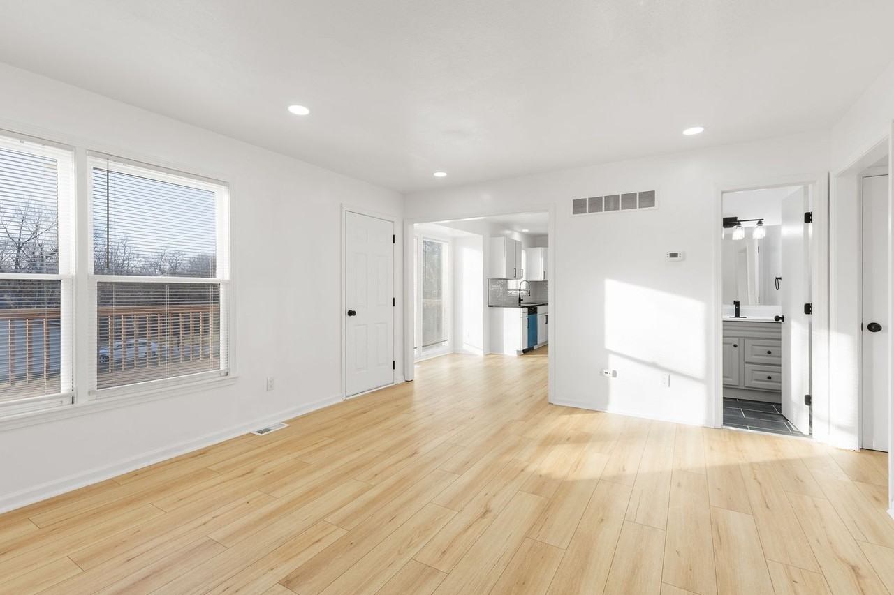 7014 N Brookside Rd - Photo 7 of 46