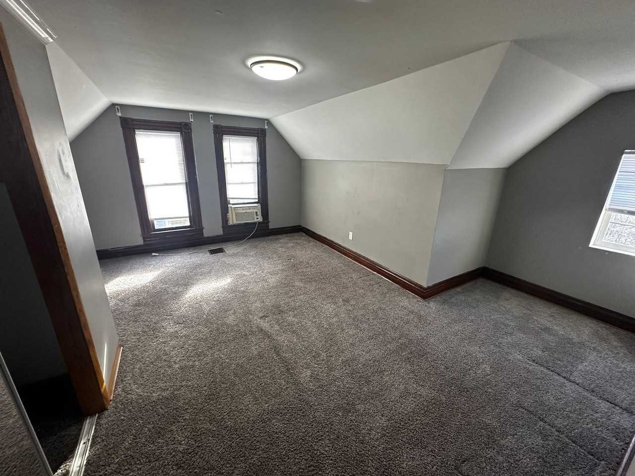 5311 Halsey St - Photo 3 of 9