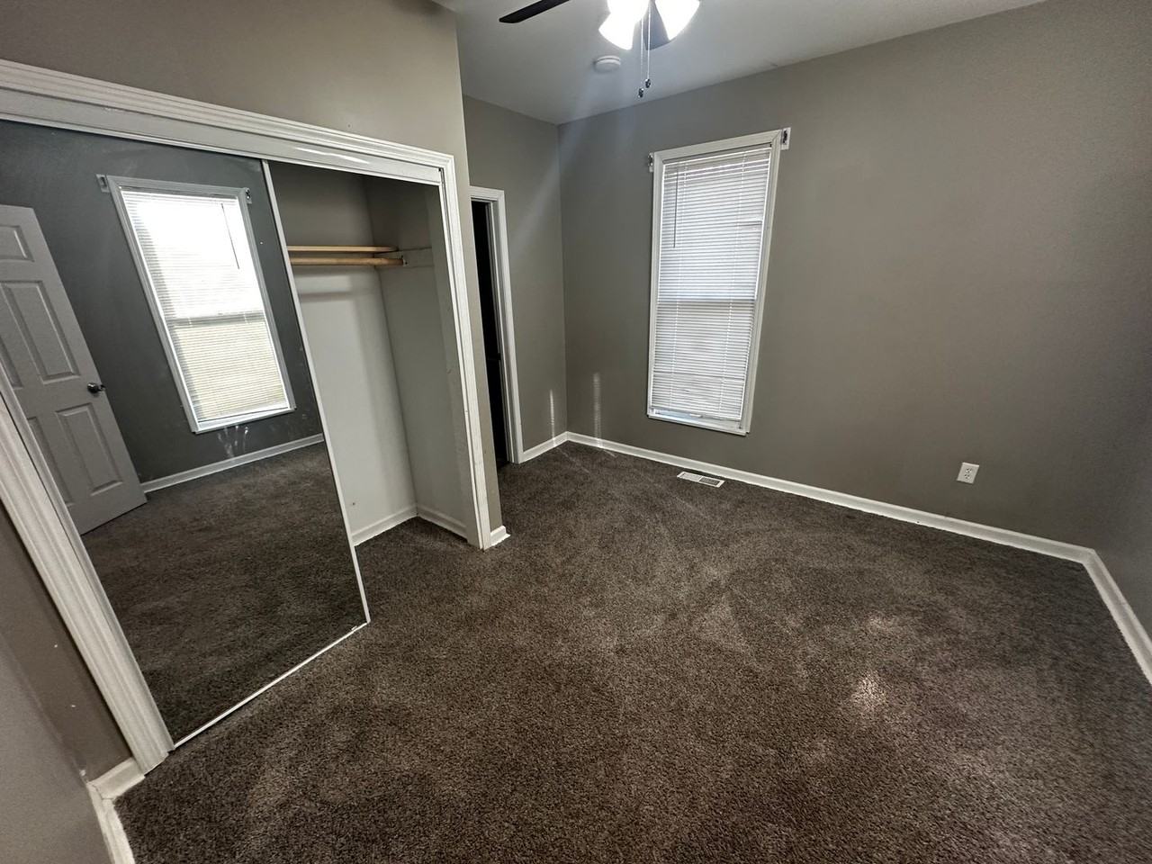 5311 Halsey St - Photo 5 of 9