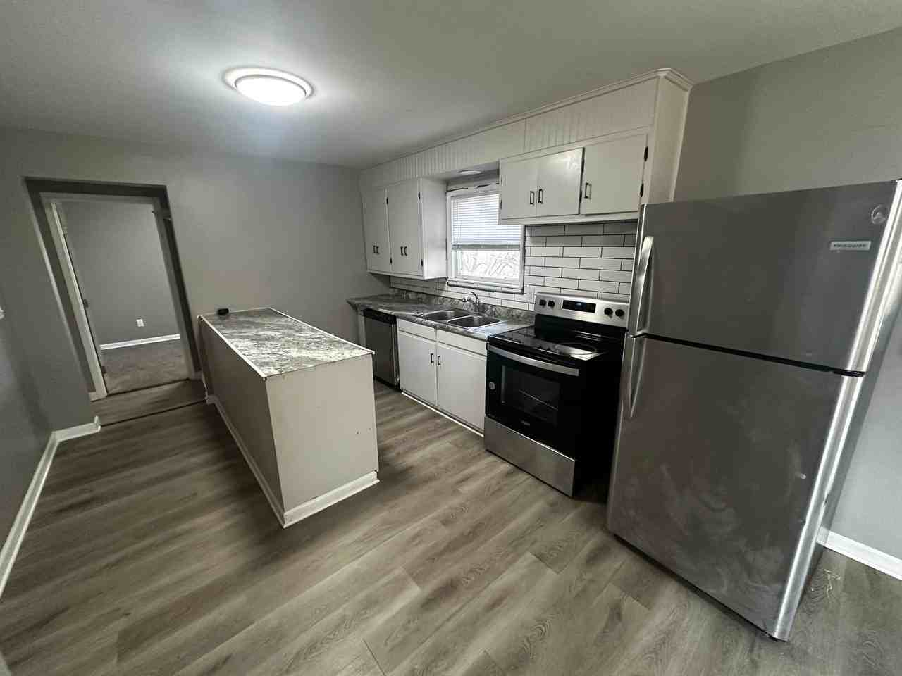 5311 Halsey St - Photo 6 of 9