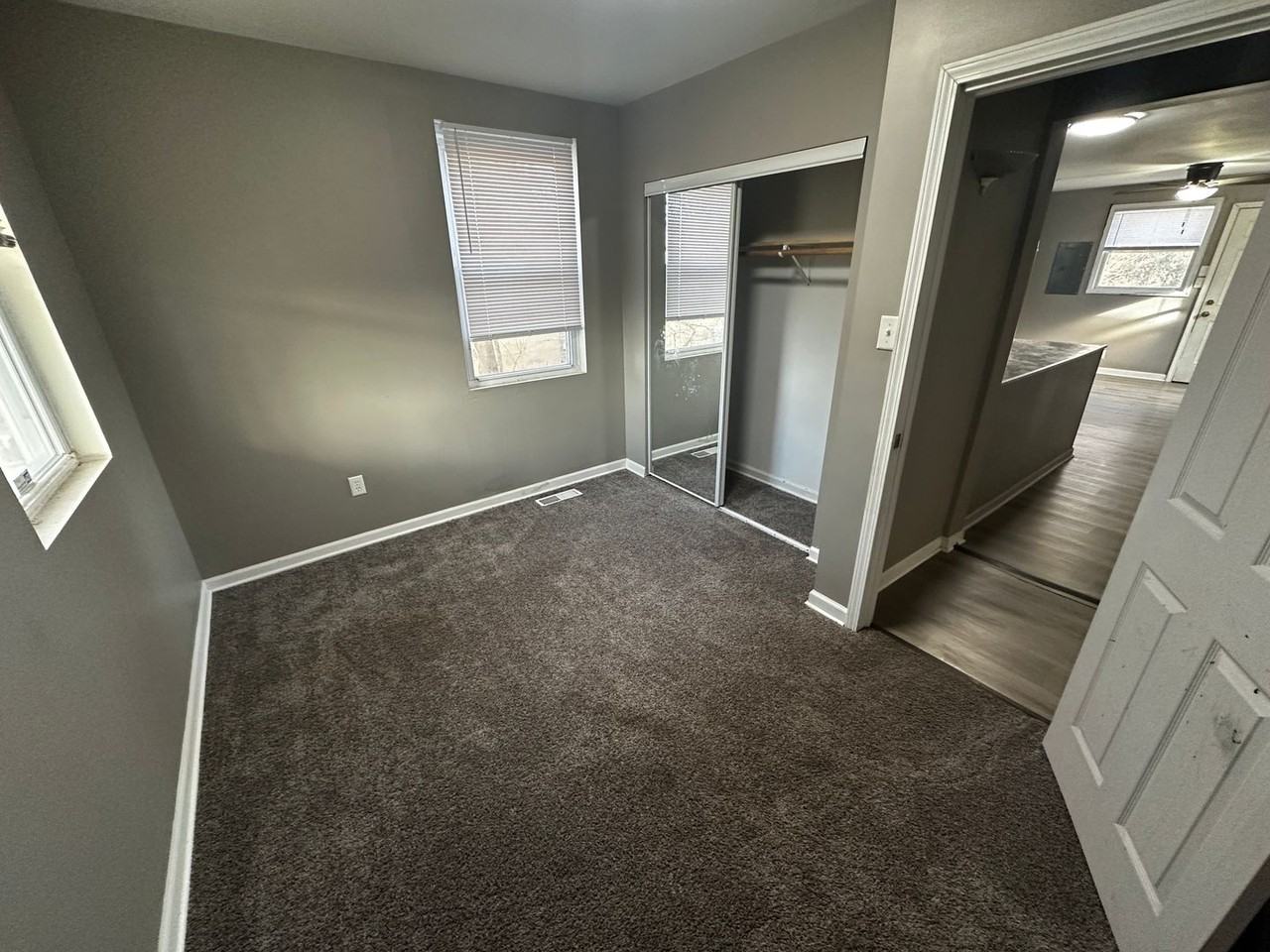 5311 Halsey St - Photo 7 of 9