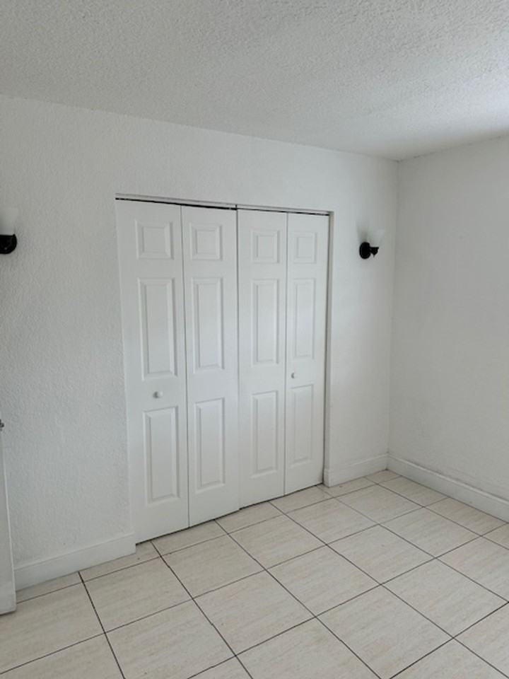 1095 W 77 St Hialeah, FL 33014 - Photo 6 of 21