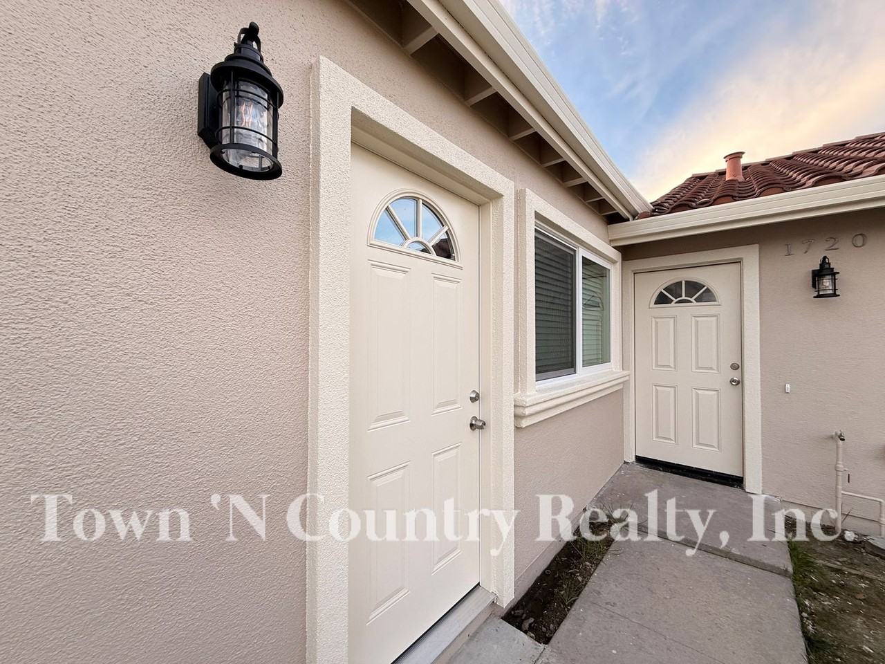 1720 Cherokee Dr #A - Photo 2 of 12