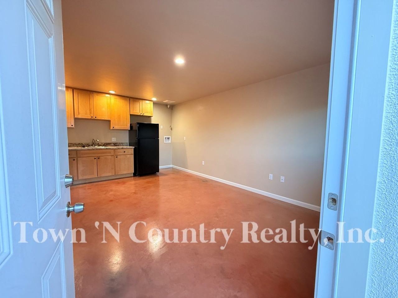 1720 Cherokee Dr #A - Photo 3 of 12