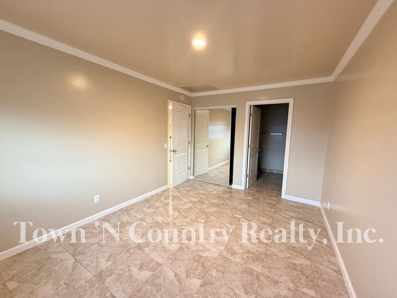 1687 Siskiyou Dr #A - Photo 6 of 7