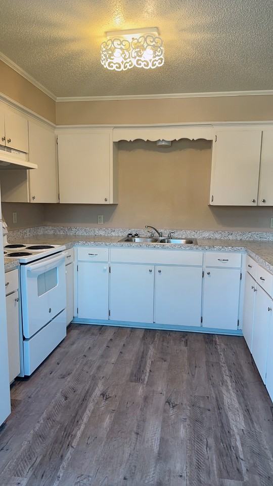 211 Jones St #10 - Photo 4 of 12