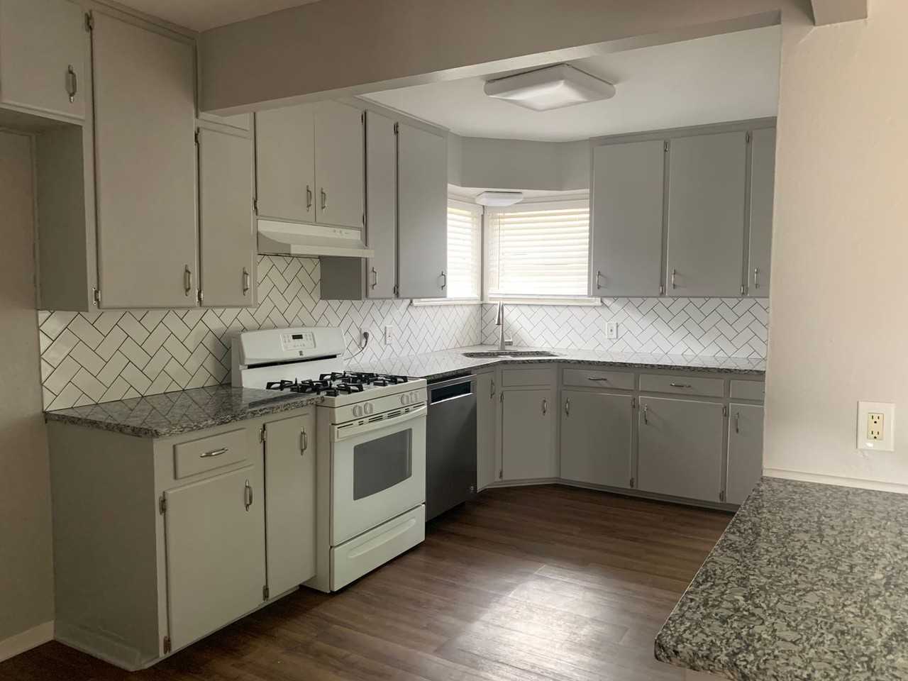726 Sheridan Dr - Photo 3 of 8