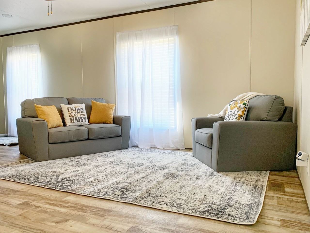 185 Lakeshore Ln - Photo 5 of 9