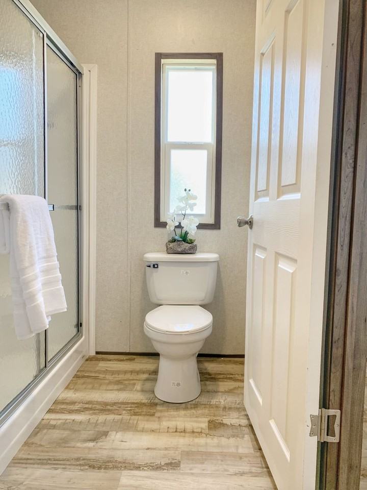 185 Lakeshore Ln - Photo 7 of 9