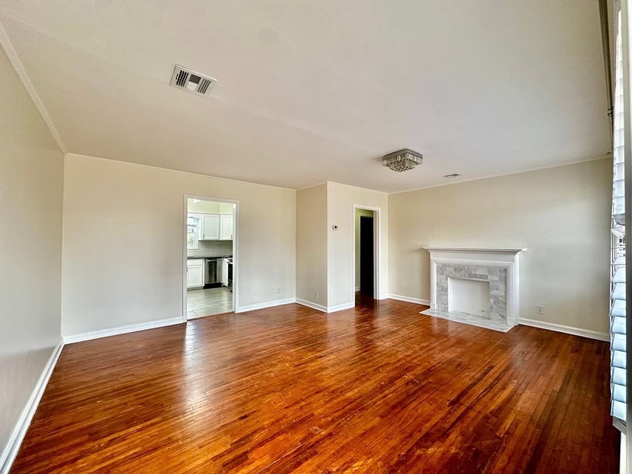 425 S Quebec Ave - Photo 3 of 10