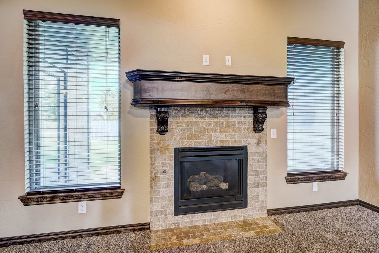 901 Ridgeway Dr - Photo 3 of 50